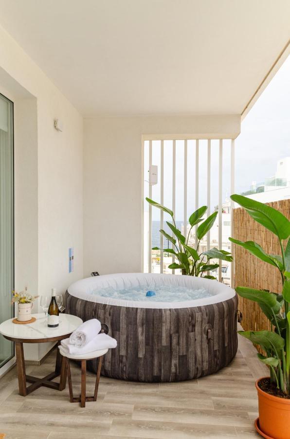 Апартаменты Apulialux Seaview Prestige Apt / Jacuzzi + Parking Полиньяно-а-Маре Экстерьер фото