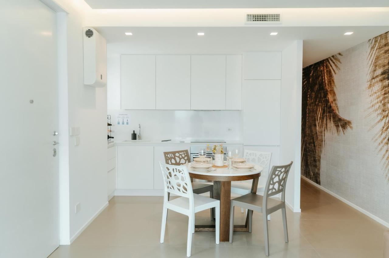 Апартаменты Apulialux Seaview Prestige Apt / Jacuzzi + Parking Полиньяно-а-Маре Экстерьер фото