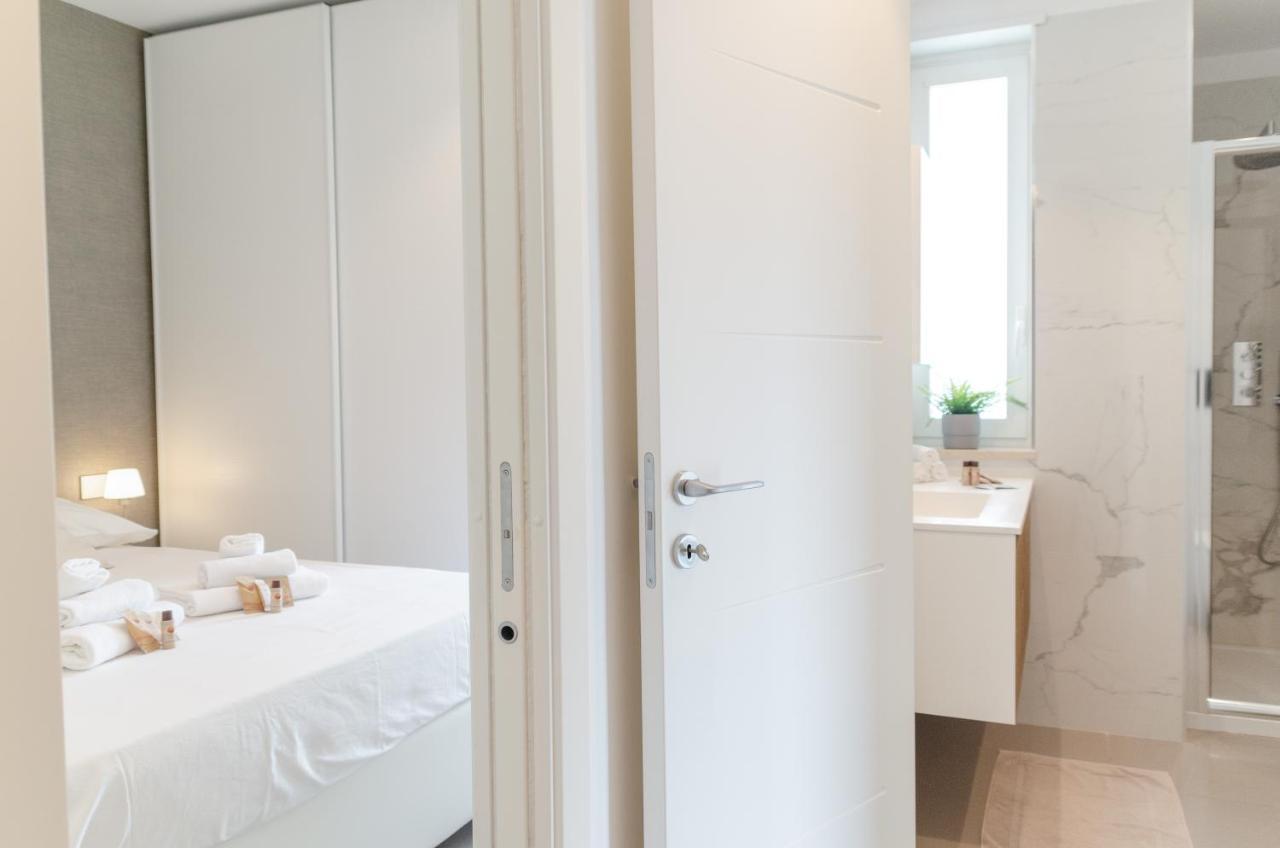 Апартаменты Apulialux Seaview Prestige Apt / Jacuzzi + Parking Полиньяно-а-Маре Экстерьер фото